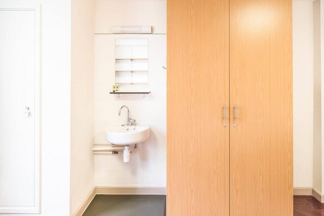 Goodenough College - University Residence Лондон Екстериор снимка
