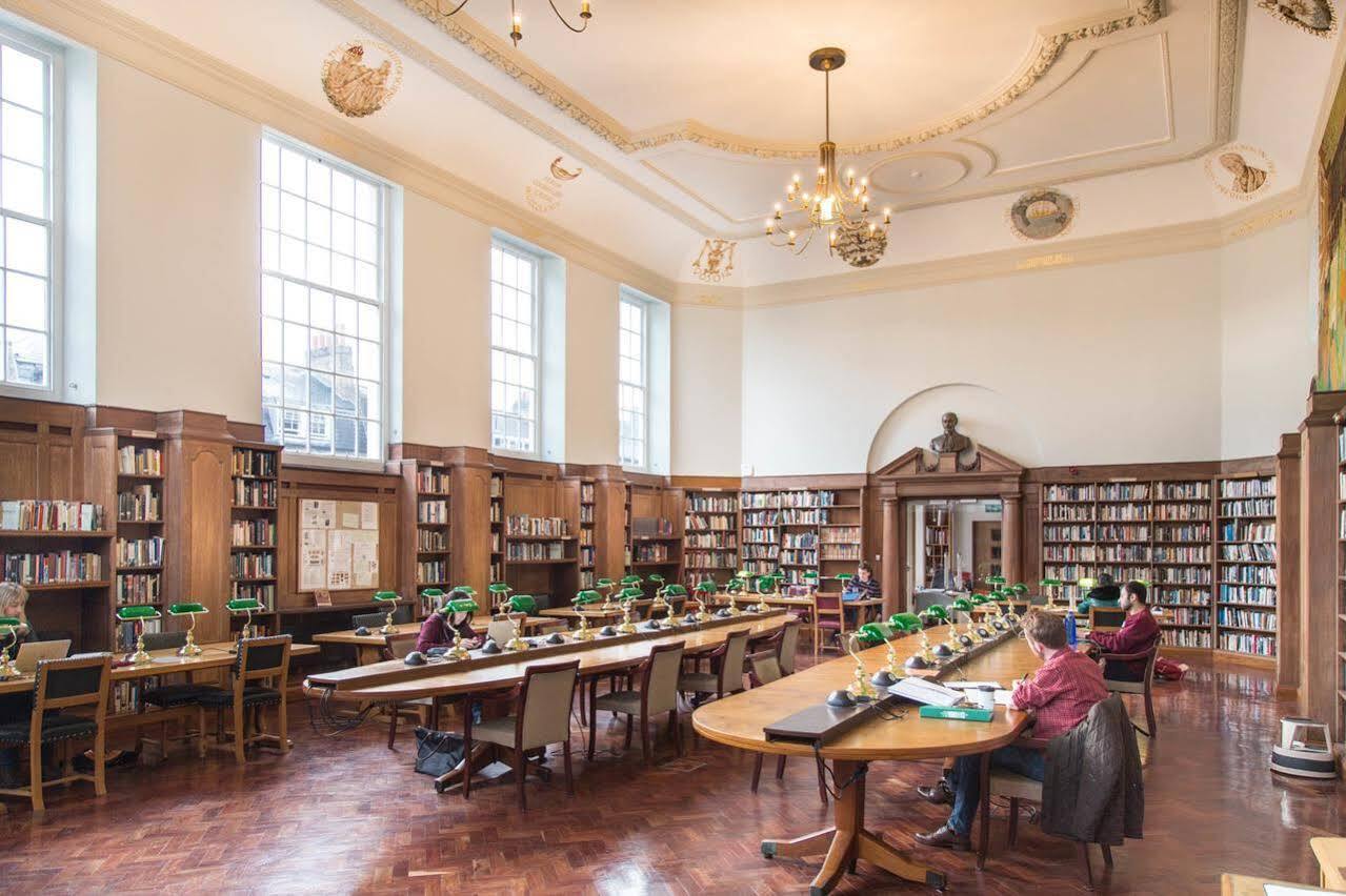 Goodenough College - University Residence Лондон Екстериор снимка